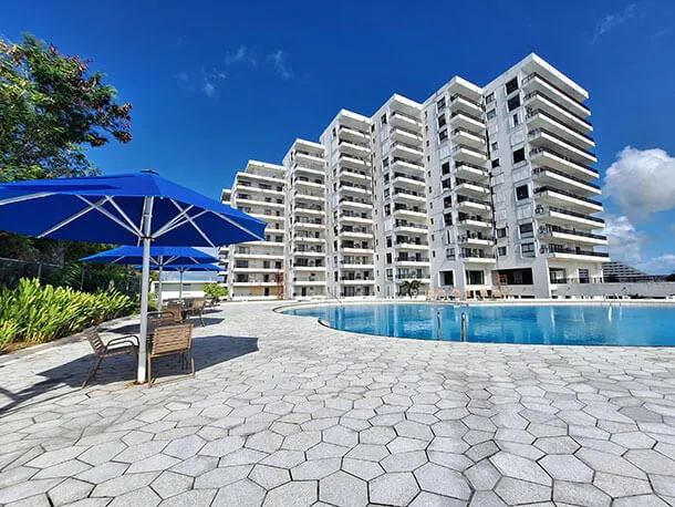 Homes/Condos with Pools